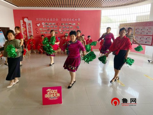 最新广场扇子舞，夏日清凉之舞风采展示